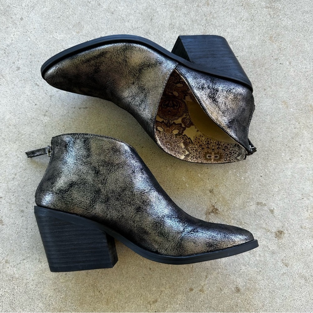 Band Of Gypsies Tusk Booties Silver Women’s Size 7 - Picture 2 of 8